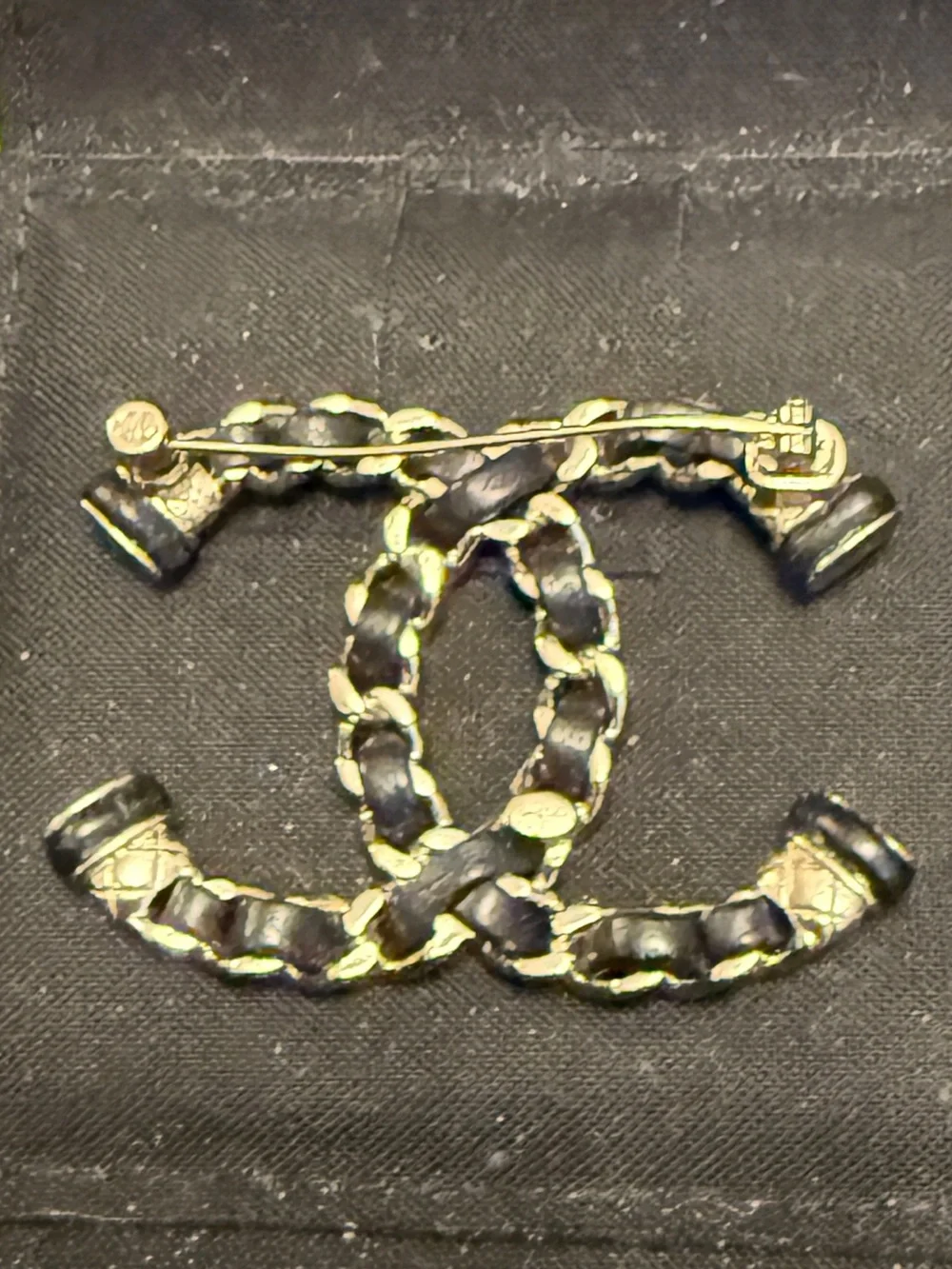 CHANEL 21S Gold Black Leather Chain CC Logo Brooch Pin AB6139 B05547